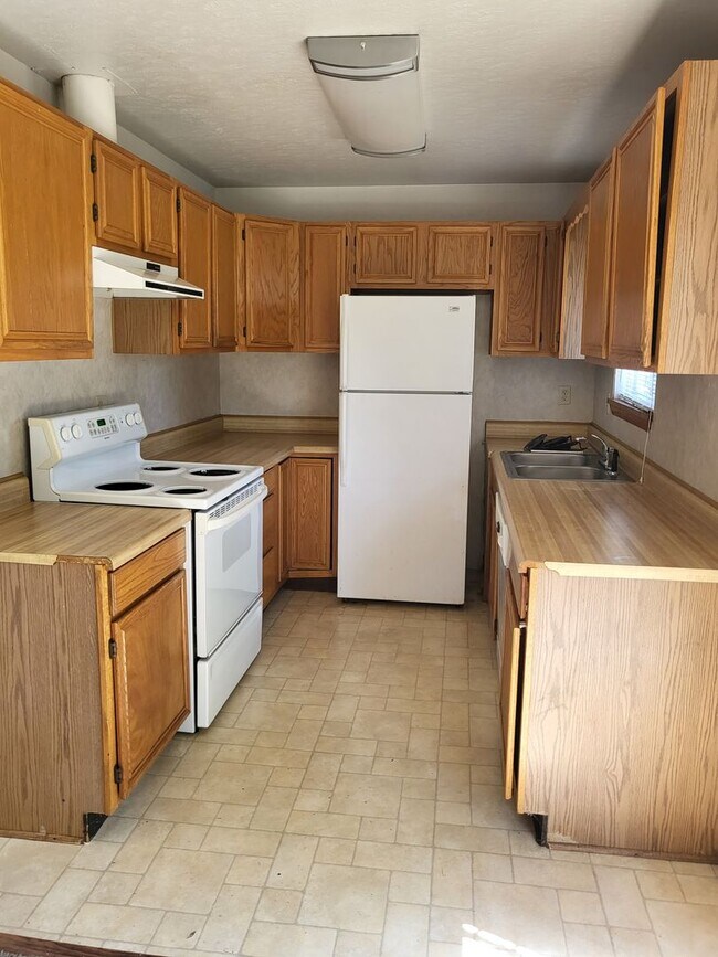 Foto del edificio - 3 Bedroom 1 Bath House  Approved Pets Welc...