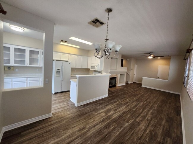 Building Photo - Beautiful remodeled 3 bedroom, 2.5 bath town home in Triana Scripps Ranch