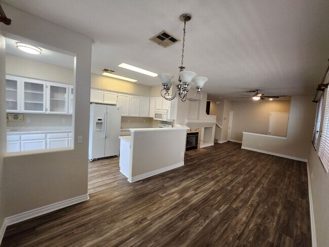 Foto del edificio - Beautiful remodeled 3 bedroom, 2.5 bath town home in Triana Scripps Ranch