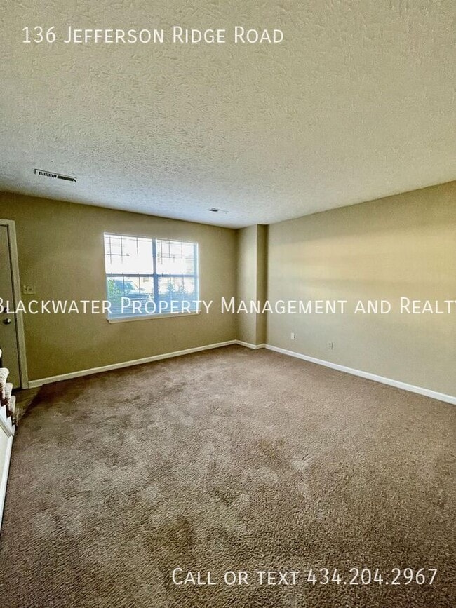 Foto del edificio - 136 Jefferson Ridge Rd