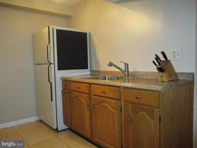 Kitchen - 8002 Cattail Ct