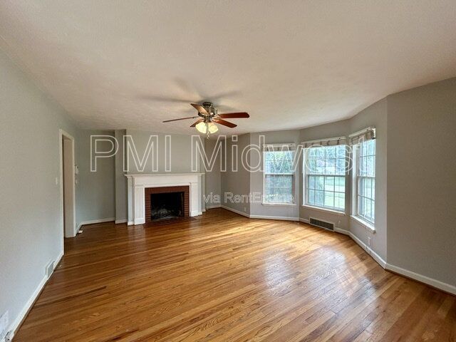 Foto del edificio - 5663 N Illinois St