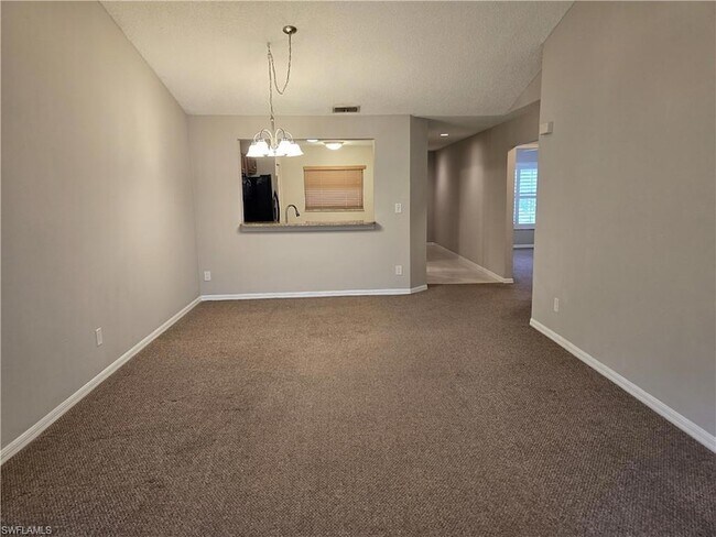 Building Photo - 605 Squire Cir