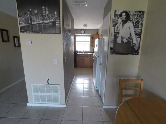 Foto del edificio - 6835 Longmeade Ln