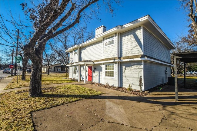 Building Photo - 202 E Rucker St