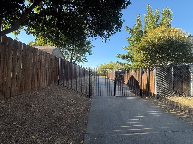 Foto del edificio - 4705 Candell Ct