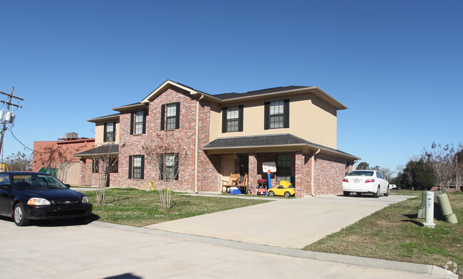 Building Photo - Townhomes of Sherwood Forest