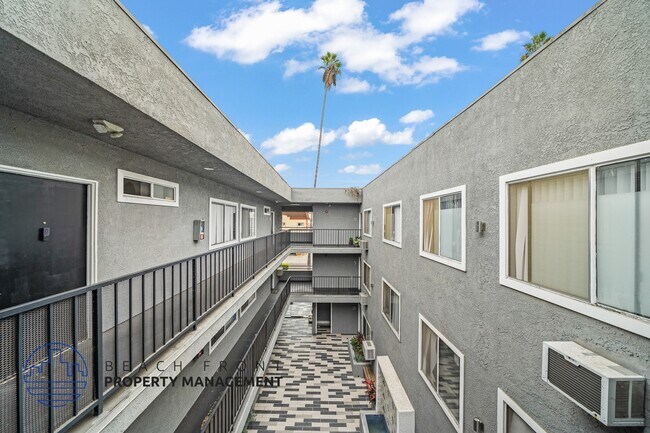 Foto del edificio - 229 S. Normandie Ave.