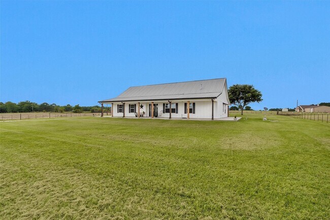 Building Photo - 7581 Cr333