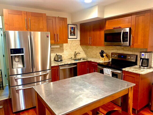 Foto del edificio - 1424 L St SE