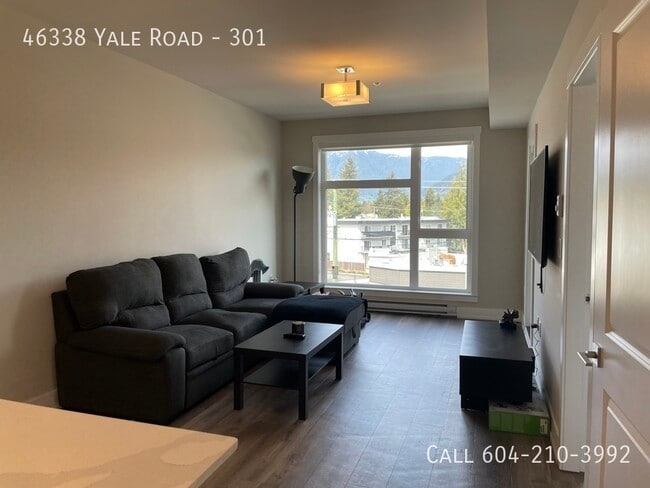 Building Photo - 1 Bedroom Condo with Views
