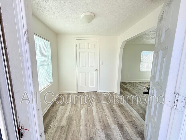 Foto del edificio - 237 Helen Ave