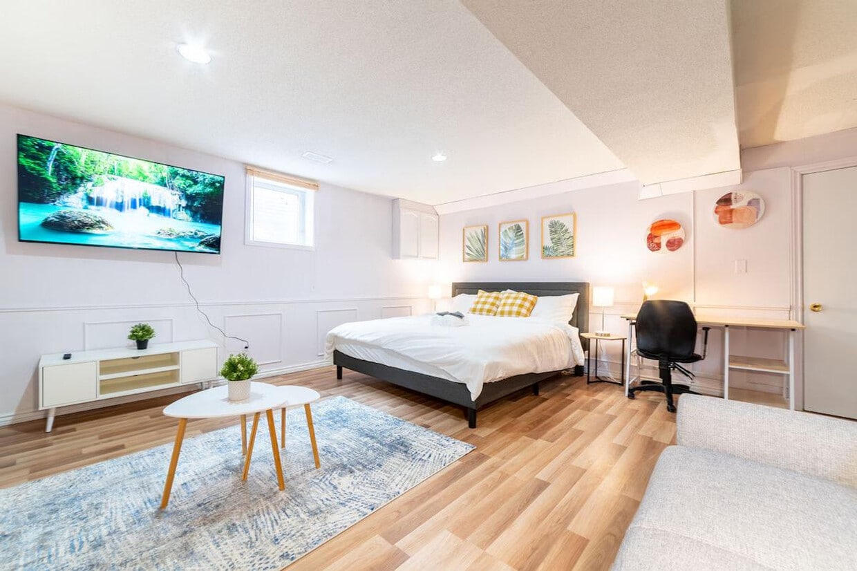 Primary Photo - 102 Northmanor Crescent