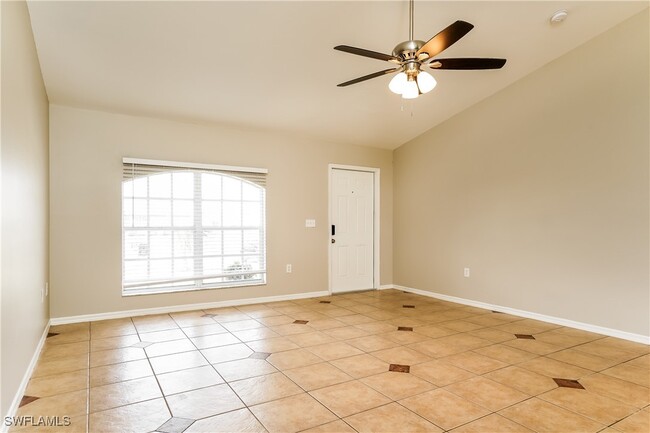 Foto del edificio - 2035 NE 8th Pl