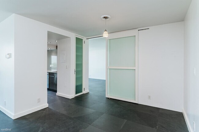 Foto del edificio - 2 br, 2 bath Condo - 2715 N Ocean Blvd Apt 4B