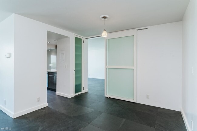 Building Photo - 2 br, 2 bath Condo - 2715 N Ocean Blvd Apt 4B