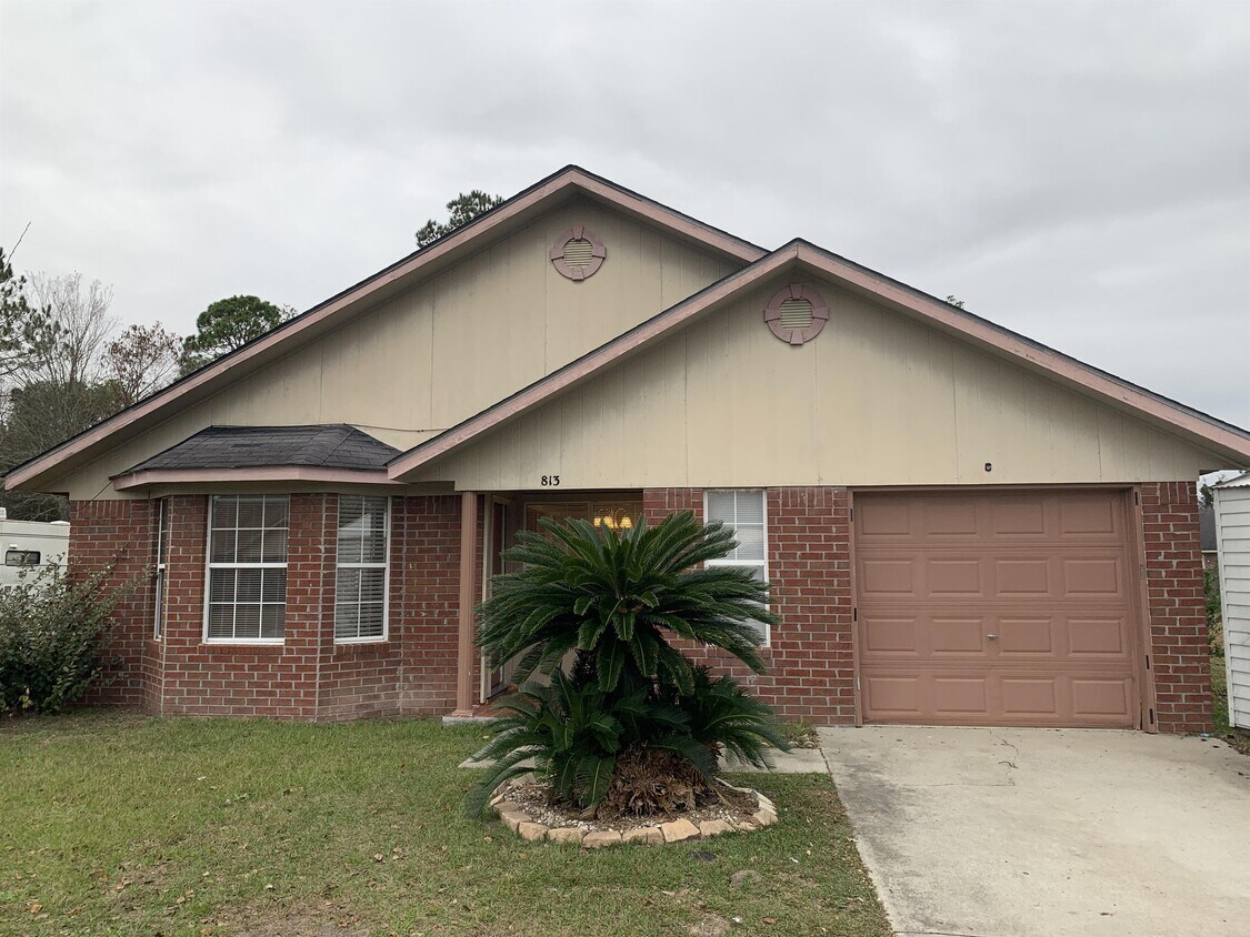 Primary Photo - 813 Waterfield Dr