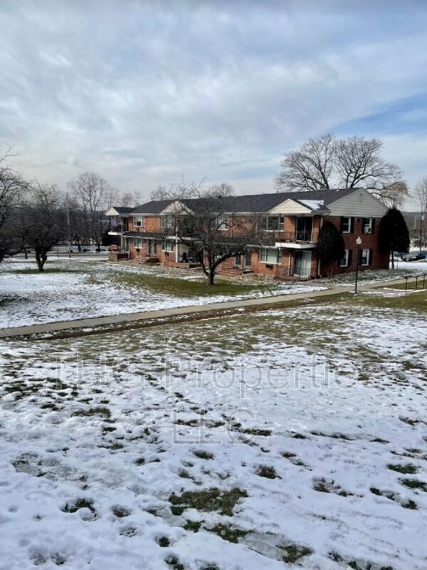 Foto del edificio - 405 Franklin Turnpike
