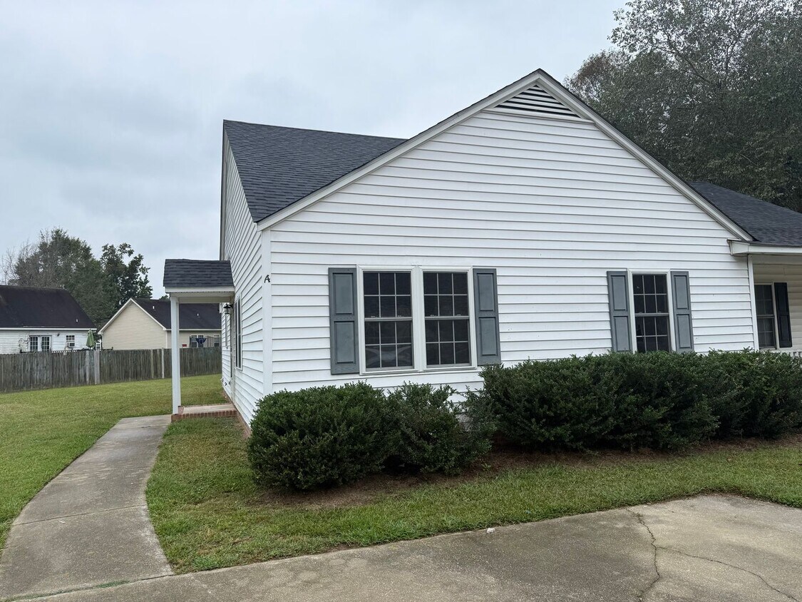 Foto principal - 3508 Pear Tree Ct NW