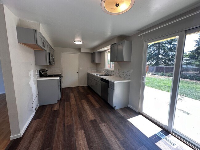 Foto del edificio - *Coming Soon* 3 Bedroom 2 Bath Single Fami...