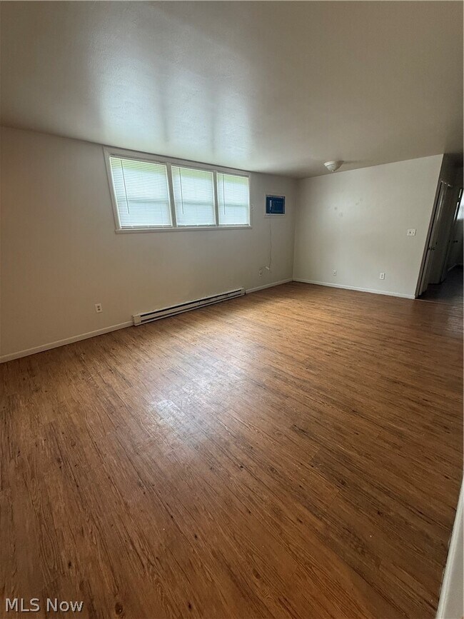 Foto del edificio - 640 Lakeside Dr