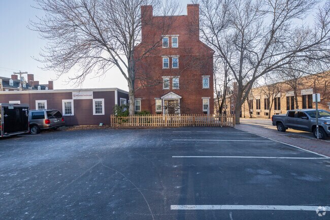 Alternative View - 98 Middle St
