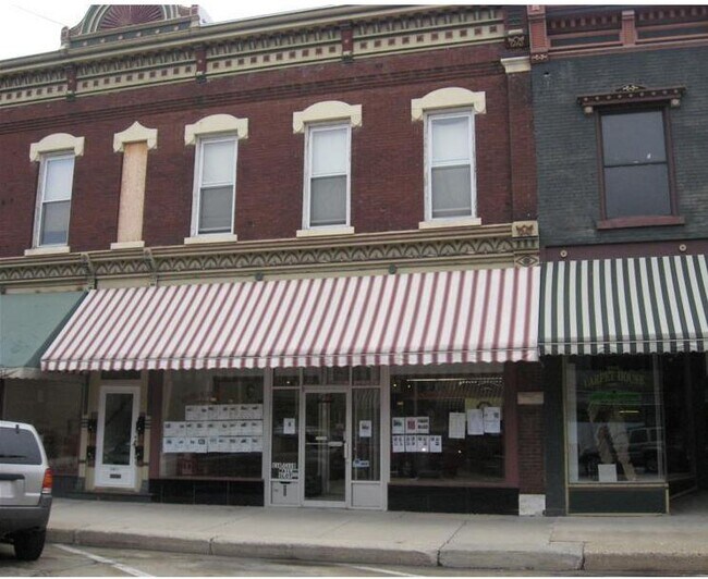Building Photo - 118 E Main St