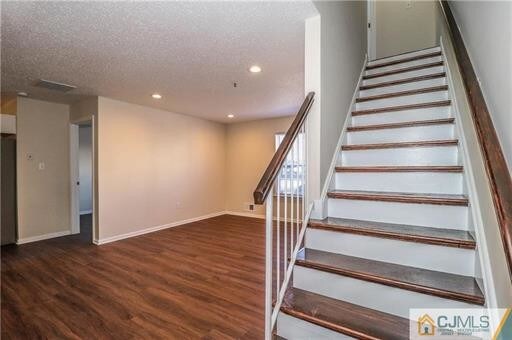 Foto del edificio - 59 Inverness Dr