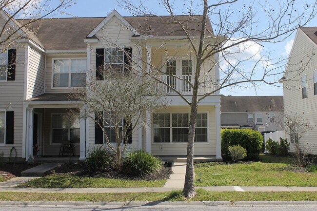 Foto del edificio - Three Bedroom Townhome in University Park with Balcony