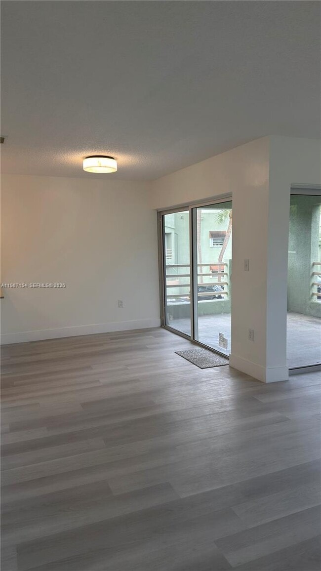 Foto del edificio - 11163 NW 7th St