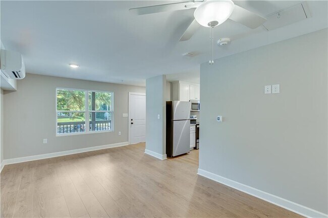 Foto del edificio - 710 Jesse Jewell Pkwy SE