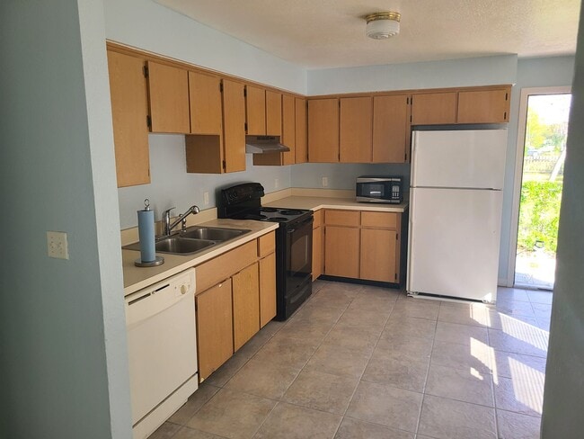 Building Photo - Room for rent. Bedroom and bathroom privat...