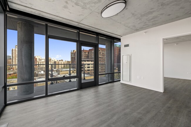 Building Photo - 450 W Belmont Ave