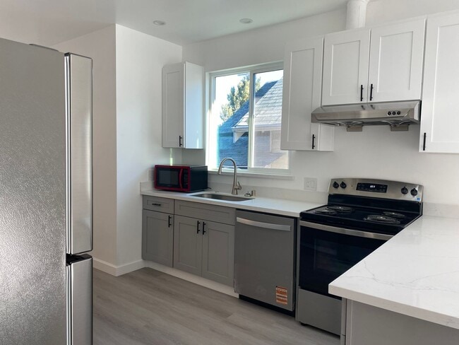 Building Photo - 1711 Bridge Ave