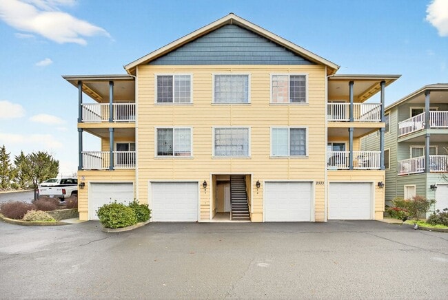 Building Photo - Clean 2 Bedroom. 2 bath apartment