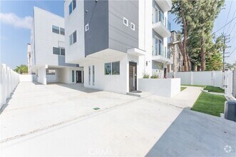 Building Photo - 6843 Haskell Ave