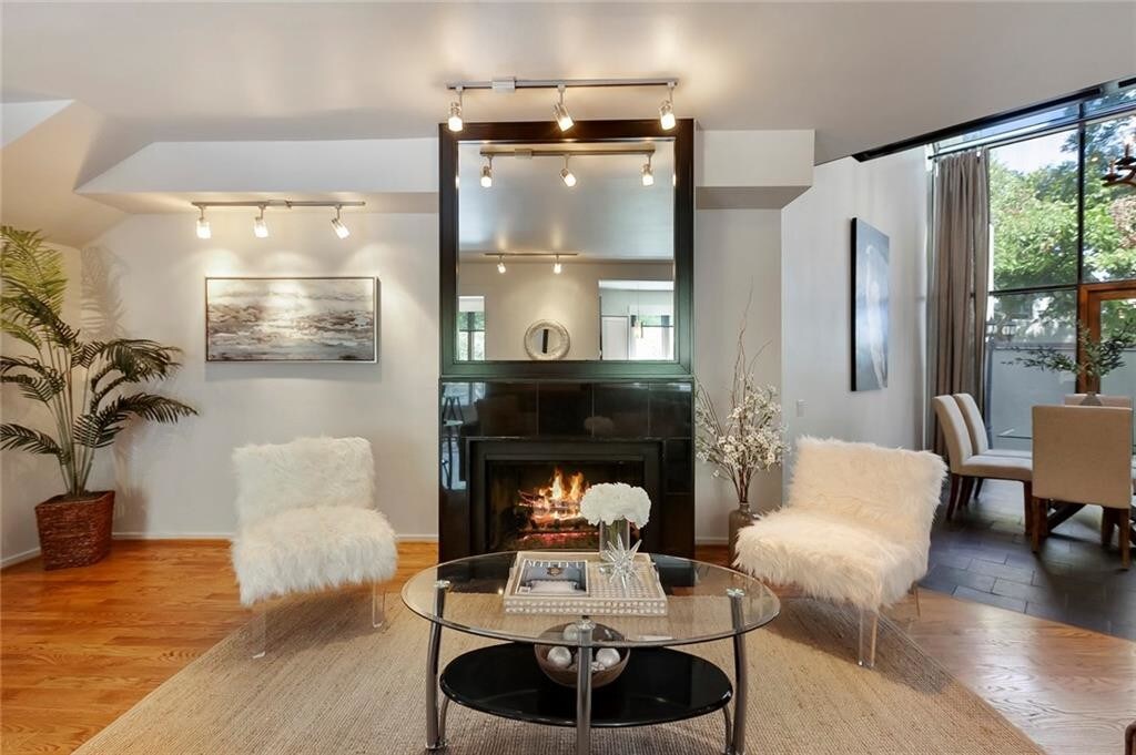 Primary Photo - 1111 W 12th St