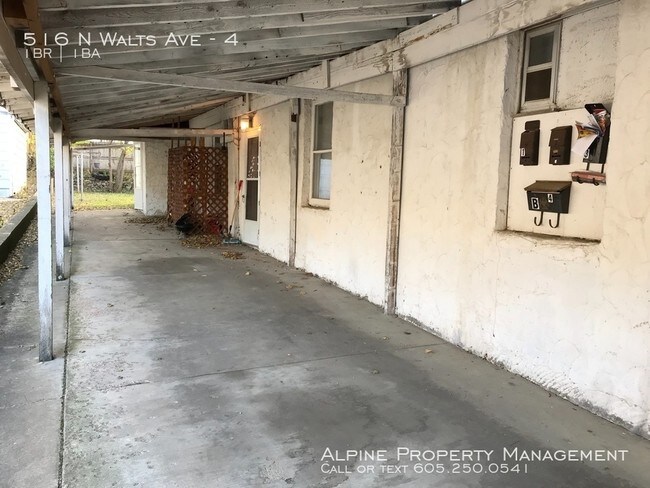 Building Photo - 516 N Walts Ave