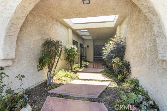 Foto del edificio - 14676 Deervale Pl
