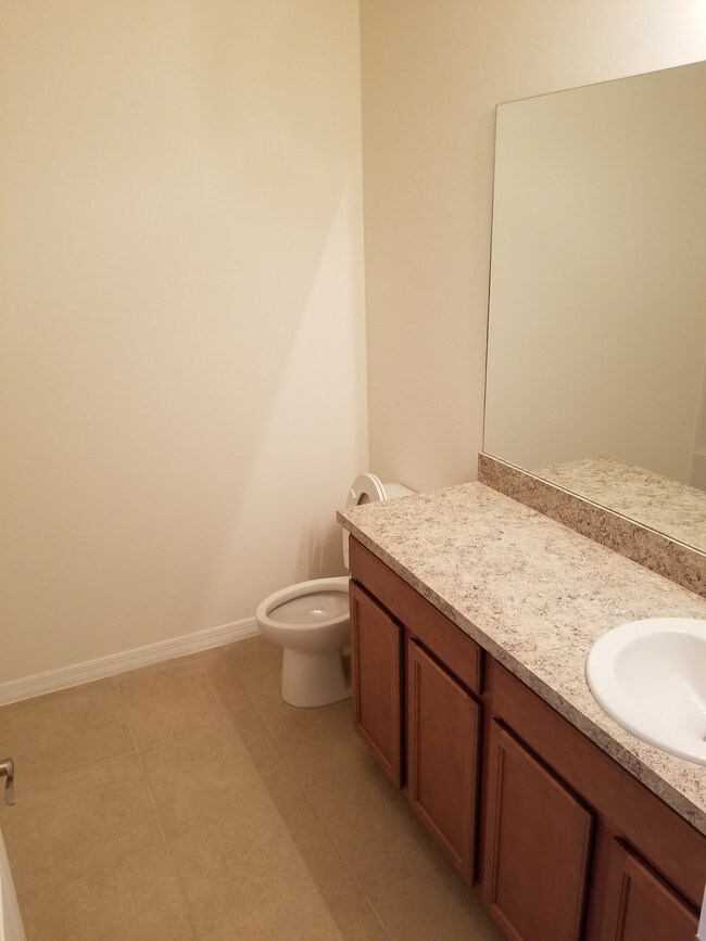 Building Photo - 220 SW 19th Terrace