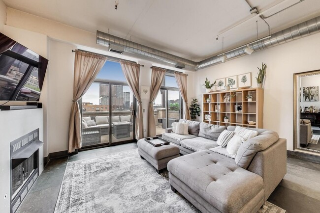 Foto del edificio - 1301 W Madison St