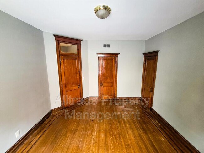 Building Photo - 1478 St James Ct