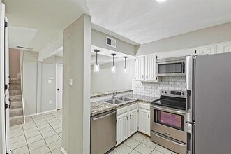 Building Photo - 889 Dublin Dr