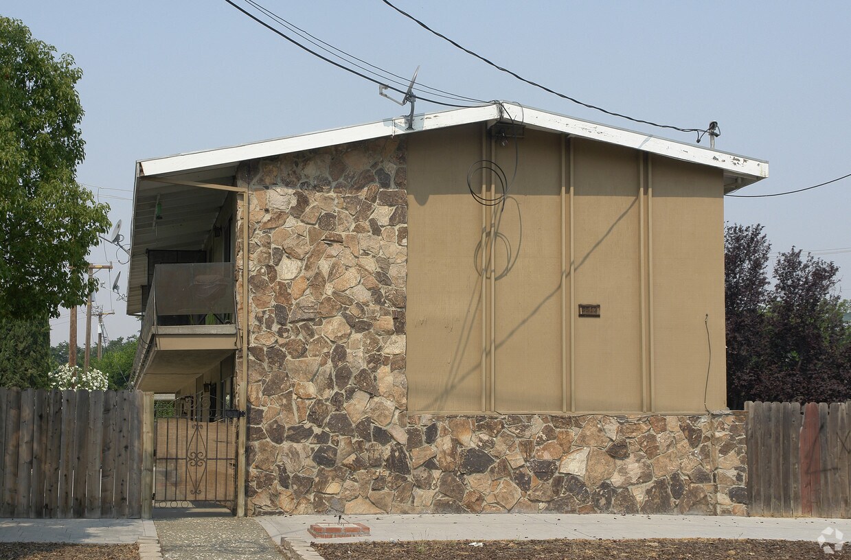 Building Photo - 3513 Fairview Dr