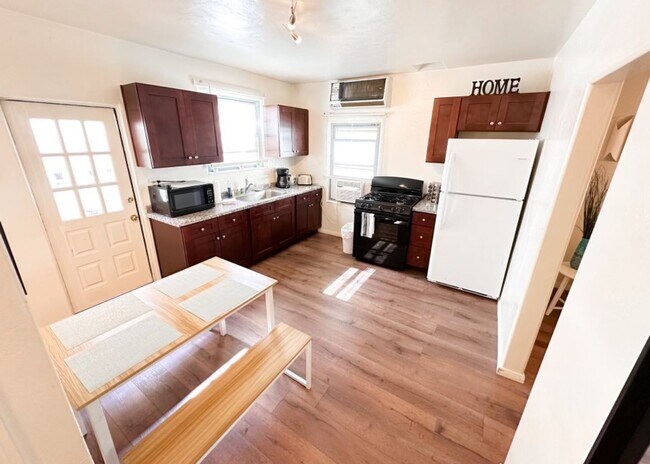 Building Photo - Little Italy 2 Bedroom 1 Bathroom Apartment