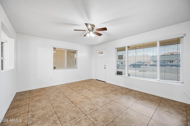 Building Photo - 4115 N 18th Dr
