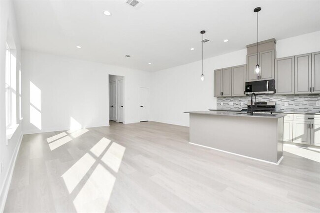 Foto del edificio - 7905 Cora St