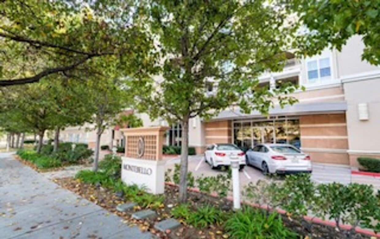 Primary Photo - Epic REA - Great 1 BR/1 BA Condo w/Parking...
