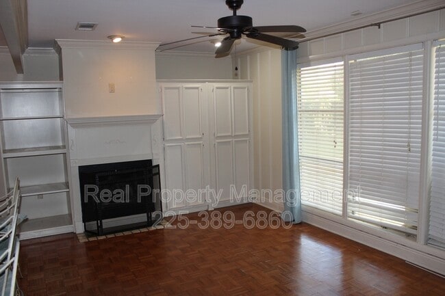 Foto del edificio - 8624 Marcel Ave