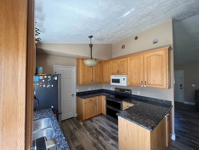 Foto del edificio - 2167 Cedar Hills Dr